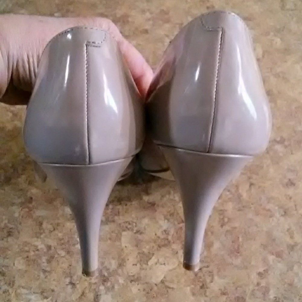 Women's Fergalicious Nude Heels - Picture 4 of 8